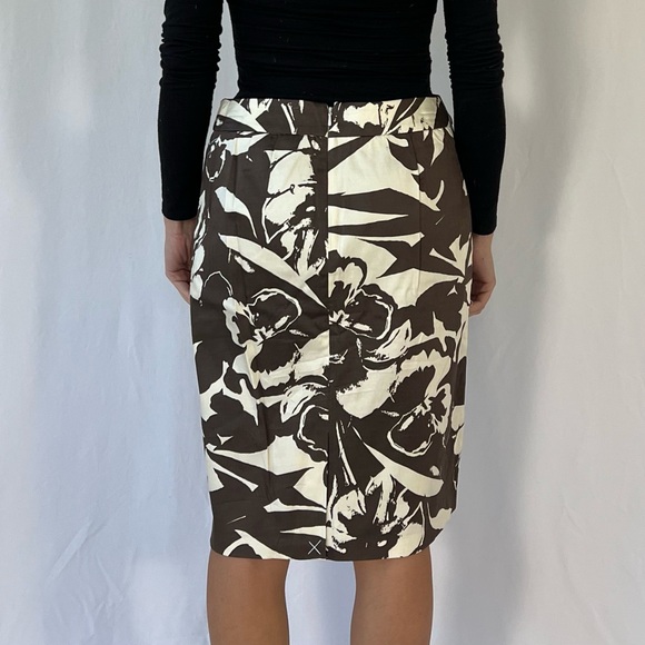 New York & Company Pencil Skirt Size 6 Cream Brown Floral Excellent Condition - Picture 3 of 7
